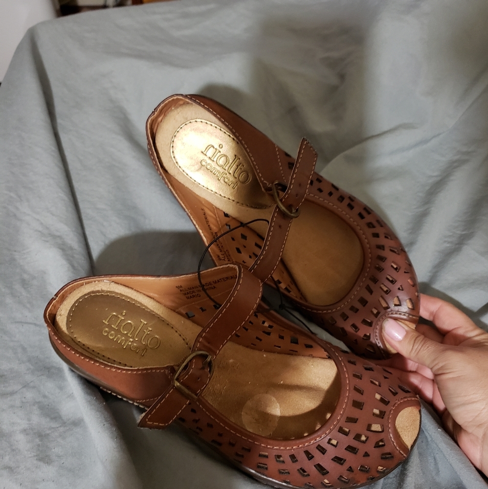 Shoes 👞 - Picture 4 of 5